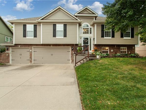 1341 SE Dalton Drive, Lee's Summit, MO 64081
