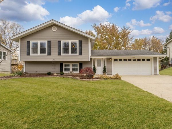 309 Plymouth Lane NW, Bloomingdale, IL 60108