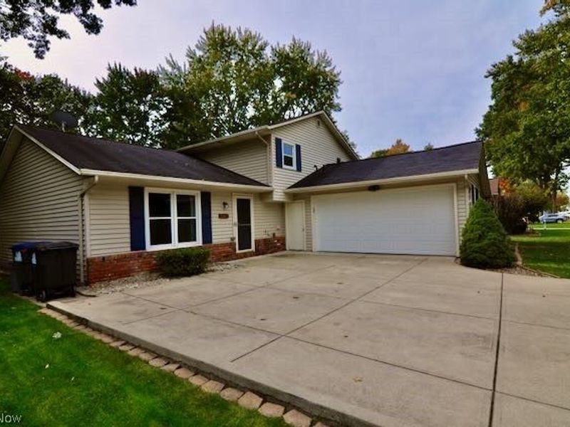 3940 Canterbury Drive, Brunswick, OH 44212 Photo 2