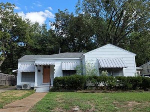 831 SE 18th Street, Paris, TX 75460