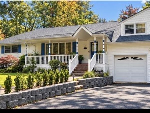 1 Ledgewood Trl, Kinnelon, NJ 07405
