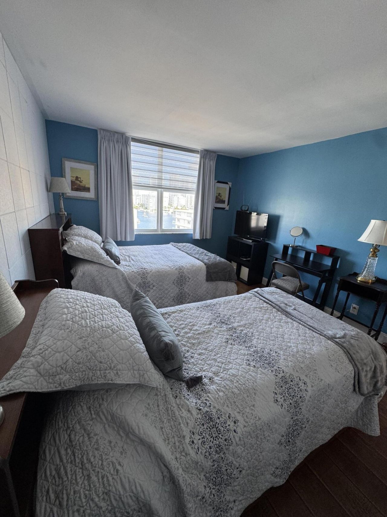 427 Golden Isles, Unit 9G, Hallandale Beach, FL 33009 Photo