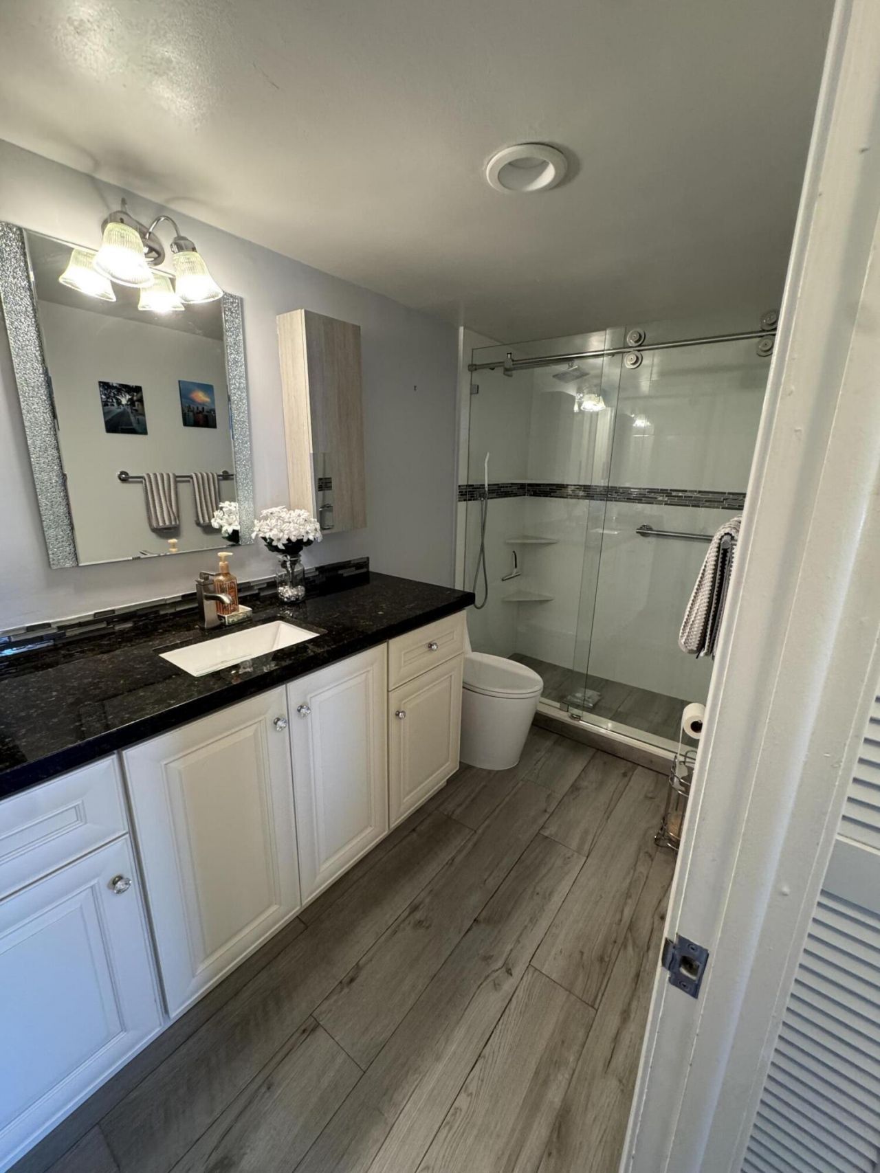 427 Golden Isles, Unit 9G, Hallandale Beach, FL 33009 Photo