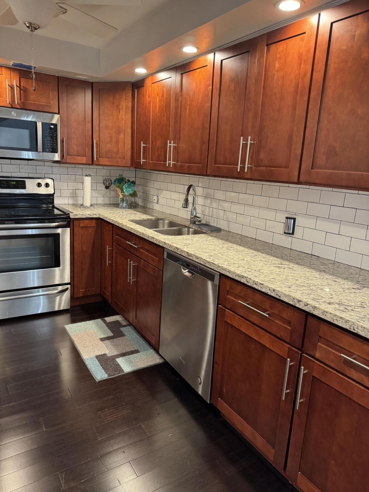 427 Golden Isles, Unit 9G, Hallandale Beach, FL 33009 Photo