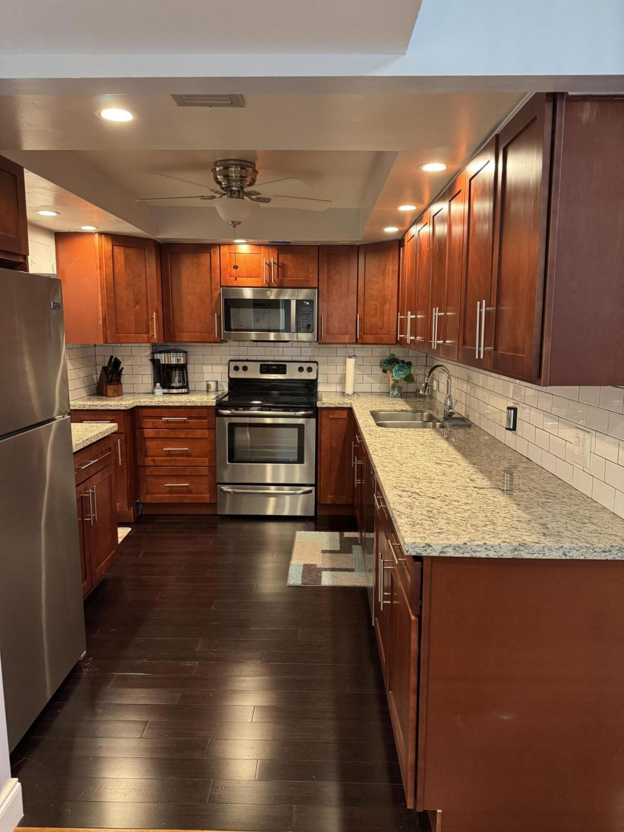 427 Golden Isles, Unit 9G, Hallandale Beach, FL 33009 Photo
