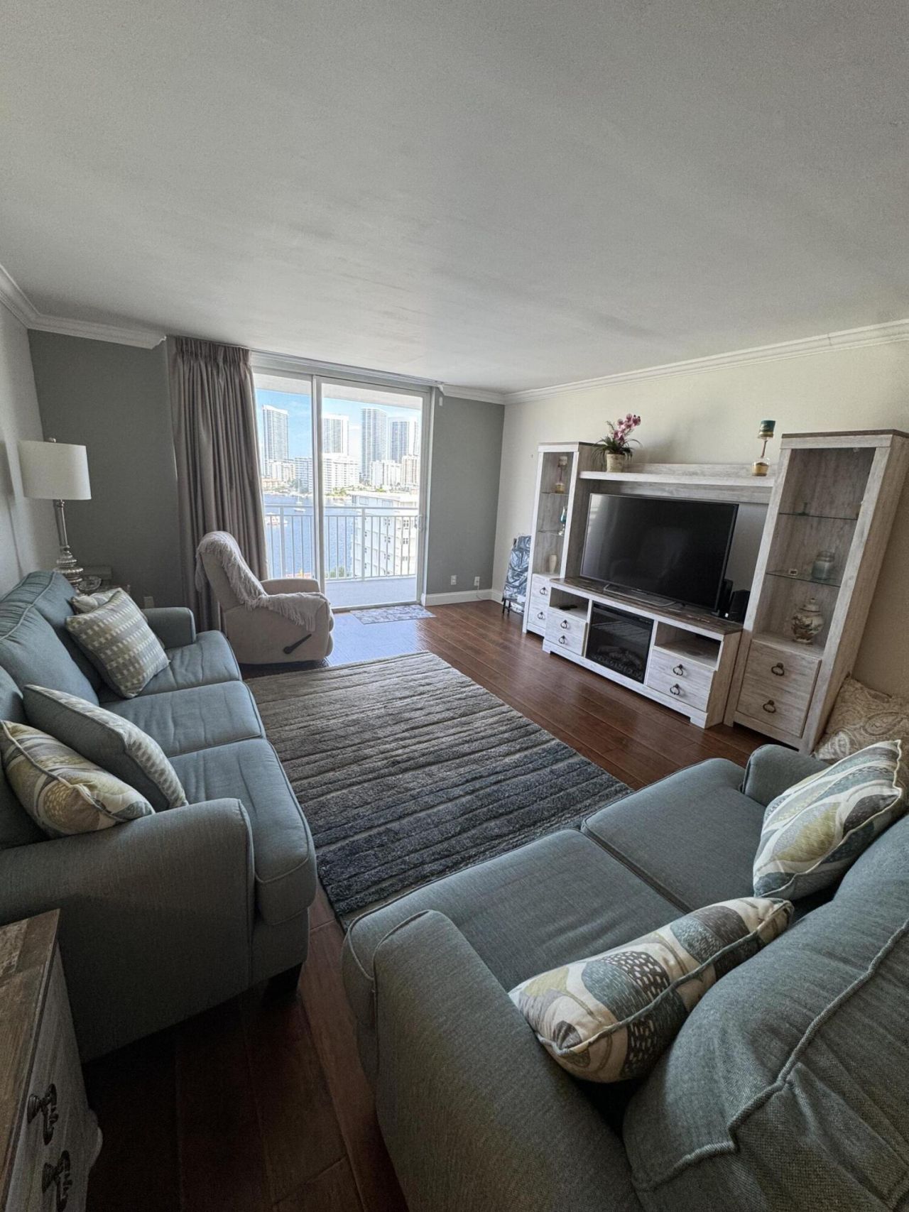 427 Golden Isles, Unit 9G, Hallandale Beach, FL 33009 Photo