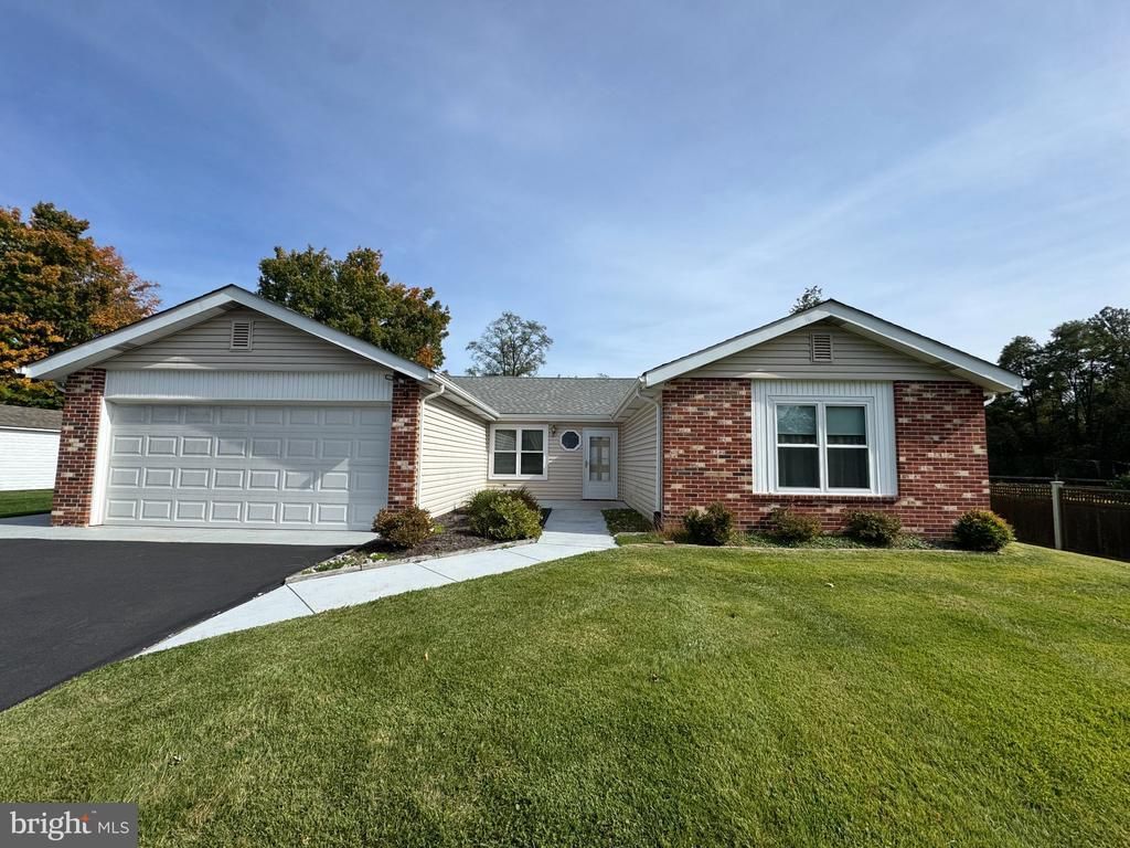 9 S LANCASTER LANE , NEWTOWN, PA 18940