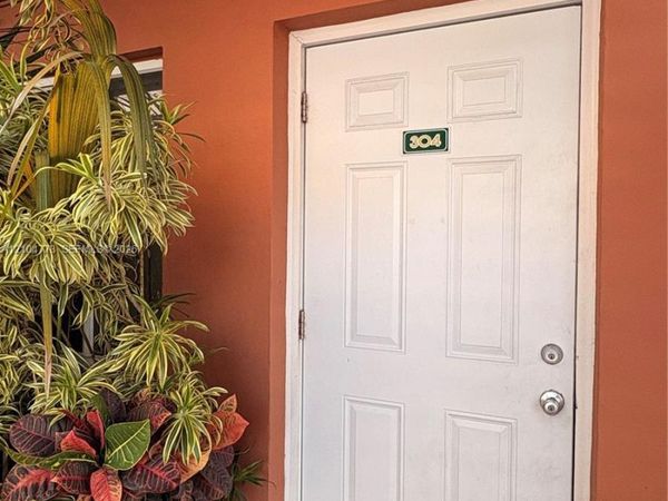 775 W 29th St , Unit 304, Hialeah, FL 33012