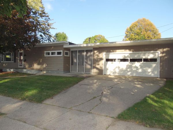 1046 N Ringold Street, Janesville, WI 53545