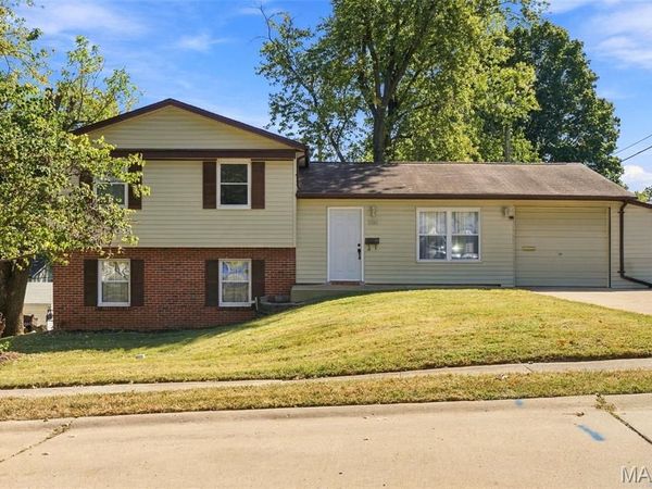 3380 Bristol Hall Drive, Bridgeton, MO 63044