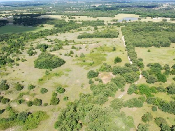 213 County Road 1560 , Alvord, TX 76225