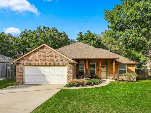 230 Oakwood Circle , Shady Shores, TX 76208