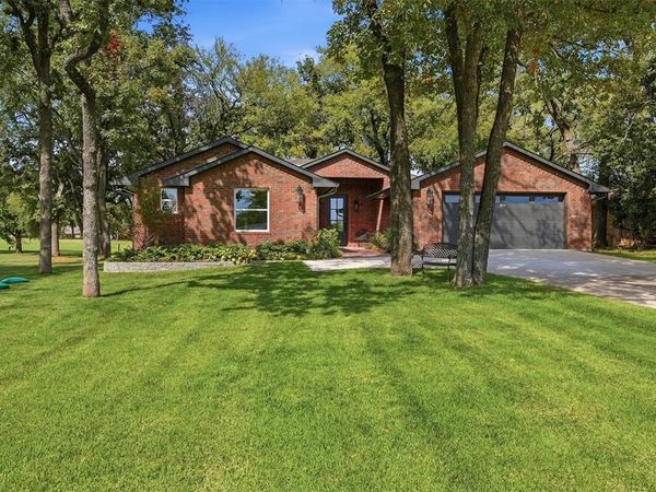215 Modoc Trail, Lake Kiowa, TX 76240