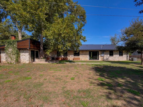 2215 Spoke Hollow RD, Wimberley, TX 78676