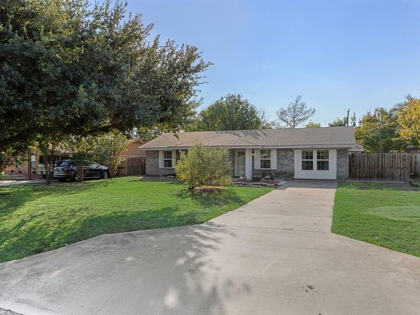 244 Richard Lane , Azle, TX 76020