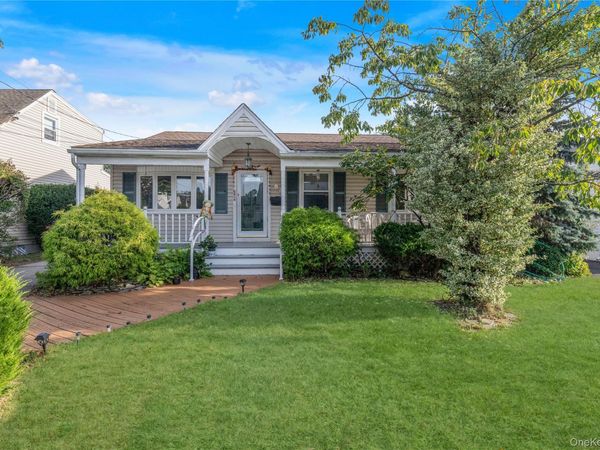 84 5th Street , New Hyde Park, NY 11040