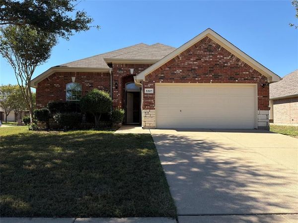 5327 Lake Gardens Drive , Grand Prairie, TX 75052