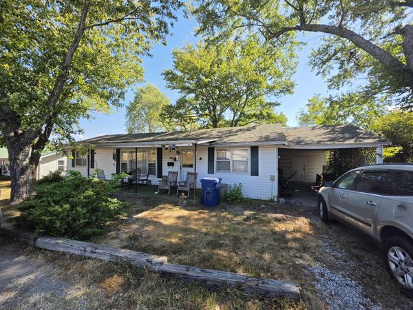 200 Park Street , Houston, MO 65483
