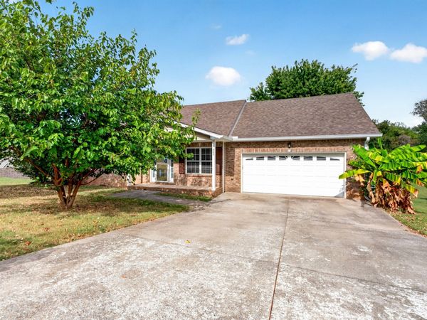 225 Raintree Dr , Clarksville, TN 37042