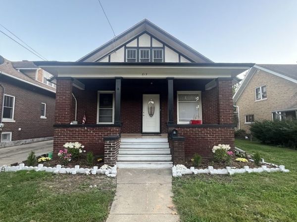 615 GATES Avenue , Aurora, IL 60505