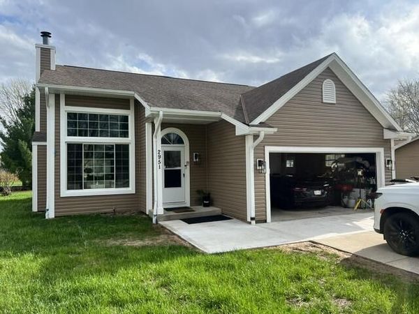 2951 W Bridge STREET, Greenfield, WI 53221