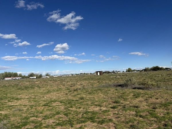 McRae loop , Los Lunas, NM 87031
