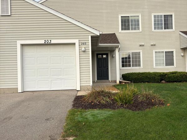 203 Hunters Lane NE, Rockford, MI 49341