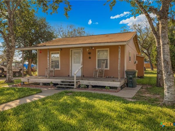 206 Alonzo Street, Cuero, TX 77954