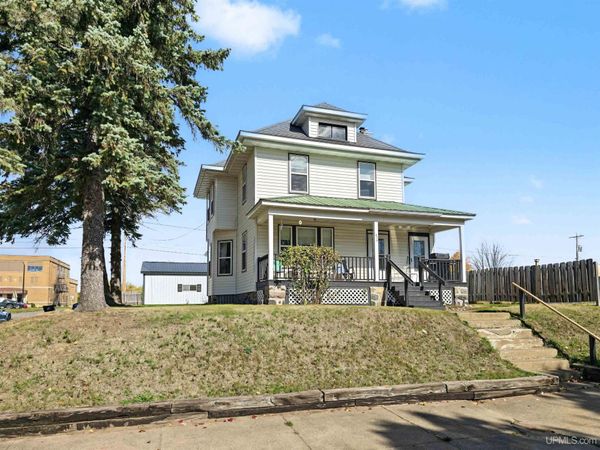 528 W Genesee Street, Iron River, MI 49935