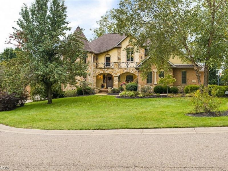 2942 Torrey Pines Circle NW, Canton, OH 44708 Photo 1