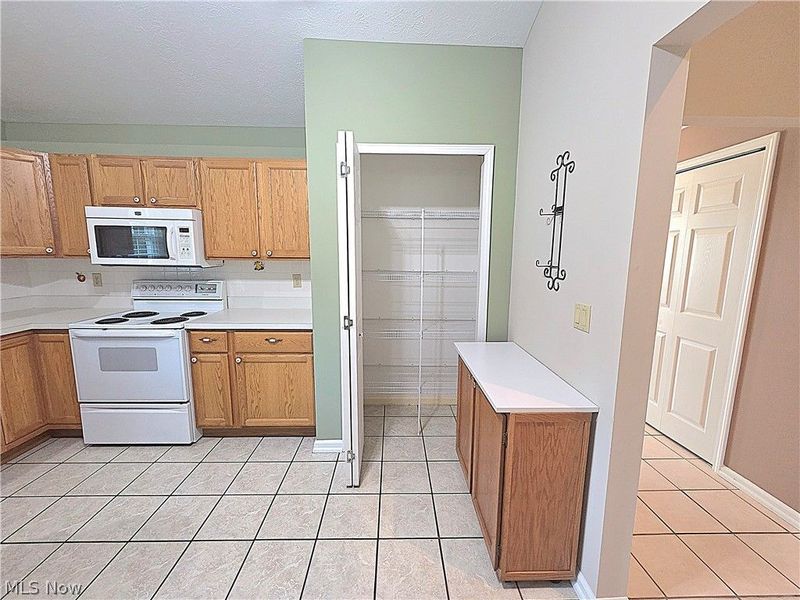 5650 Lauren Oval, Medina, OH 44256 Photo 12