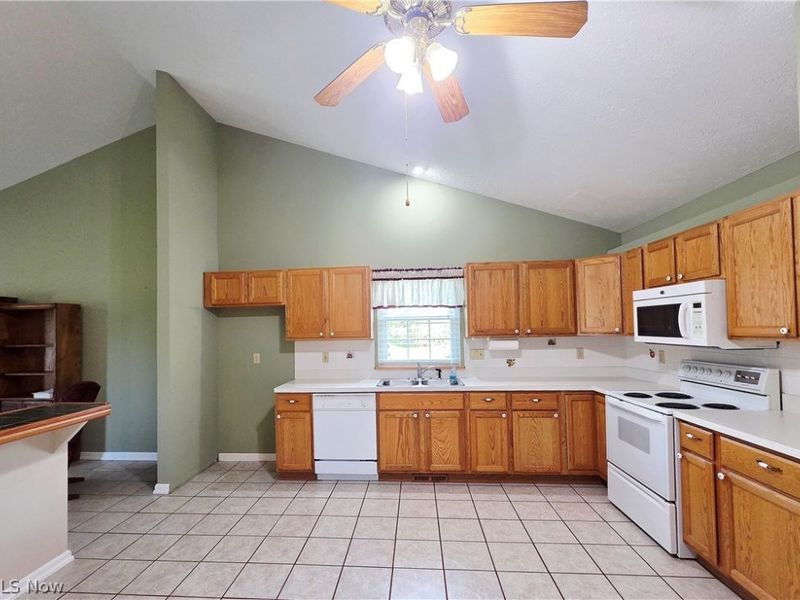 5650 Lauren Oval, Medina, OH 44256 Photo 4