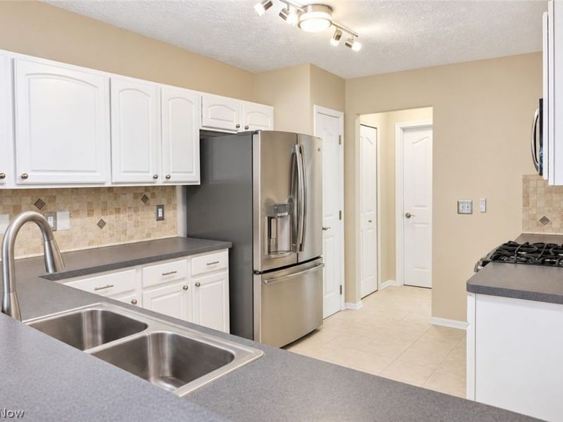 29433 Hummingbird Circle , Westlake, OH 44145 Photo 6