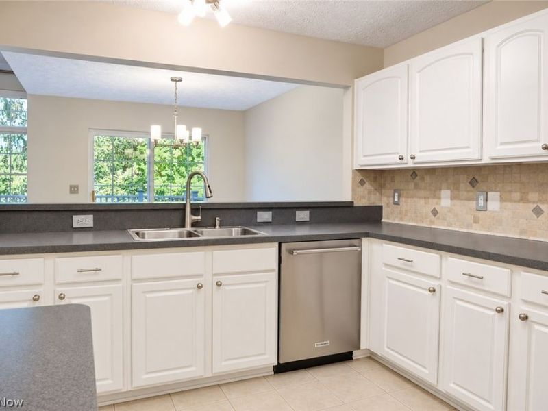 29433 Hummingbird Circle , Westlake, OH 44145 Photo 8