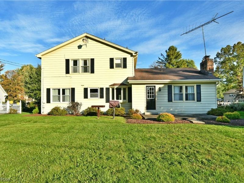 1050 Westport Drive, Boardman, OH 44511 Photo 2