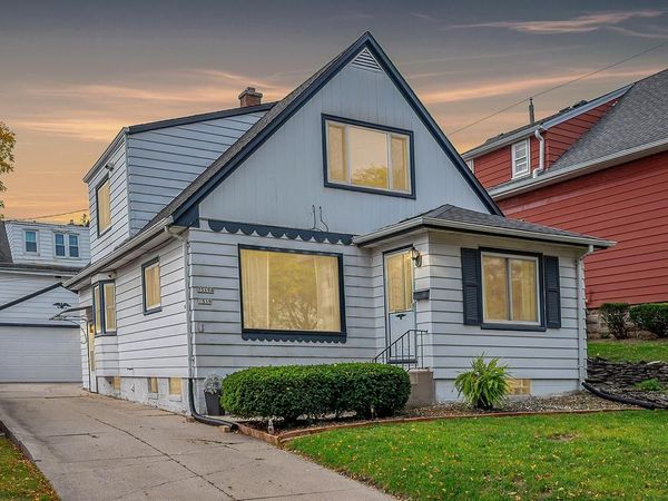 7519 W Clarke STREET, Wauwatosa, WI 53213