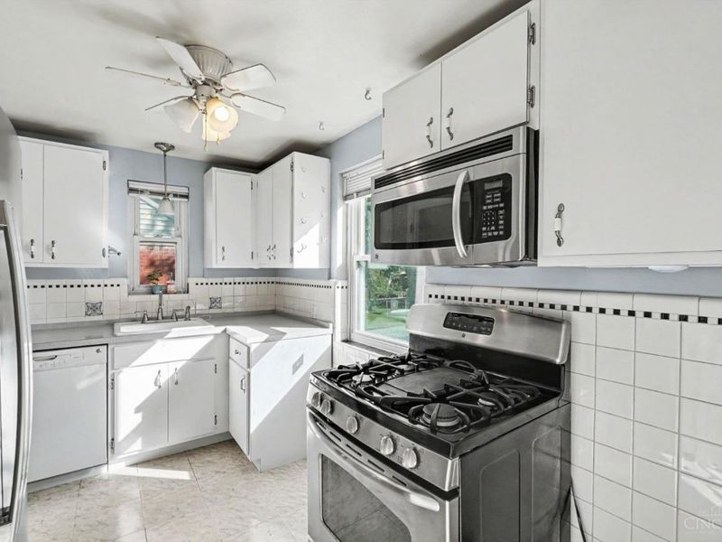 3807 Gatewood Lane, Silverton, OH 45236 Photo 9