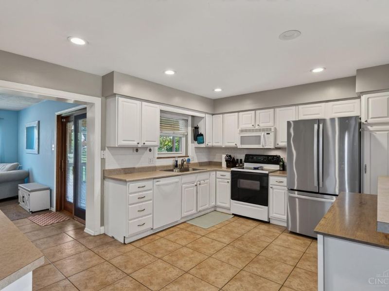 5662 Green Acres Court, Green Township, OH 45248 Photo 9