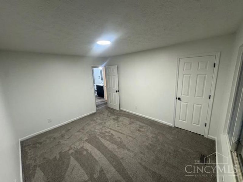422 Misty Dawn Drive, Hamilton Township, OH 45039 Photo 9