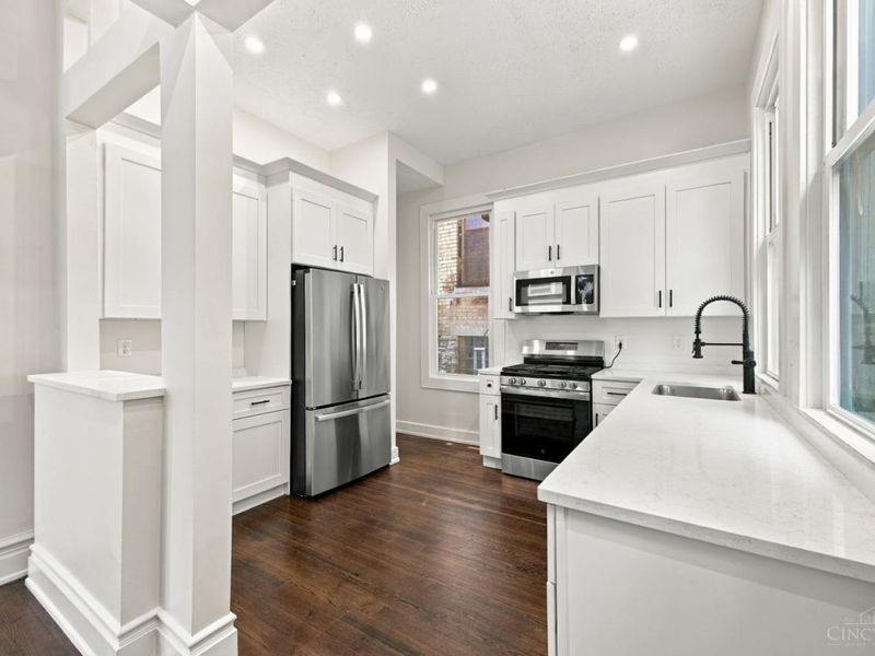 2216 Kemper Lane, Cincinnati, OH 45206 Photo 6