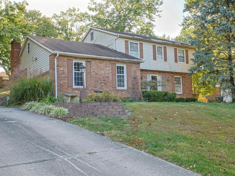 3476 Westport Court, Green Township, OH 45248 Photo 2