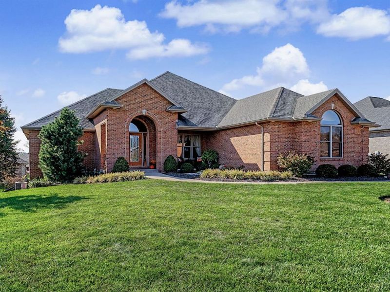 381 Sunset Drive, Carlisle, OH 45005 Photo 3