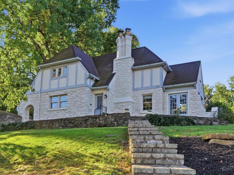 3243 Linwood Avenue, Cincinnati, OH 45226 Photo 2