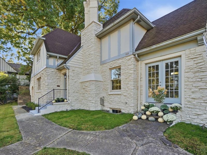 3243 Linwood Avenue, Cincinnati, OH 45226 Photo 3