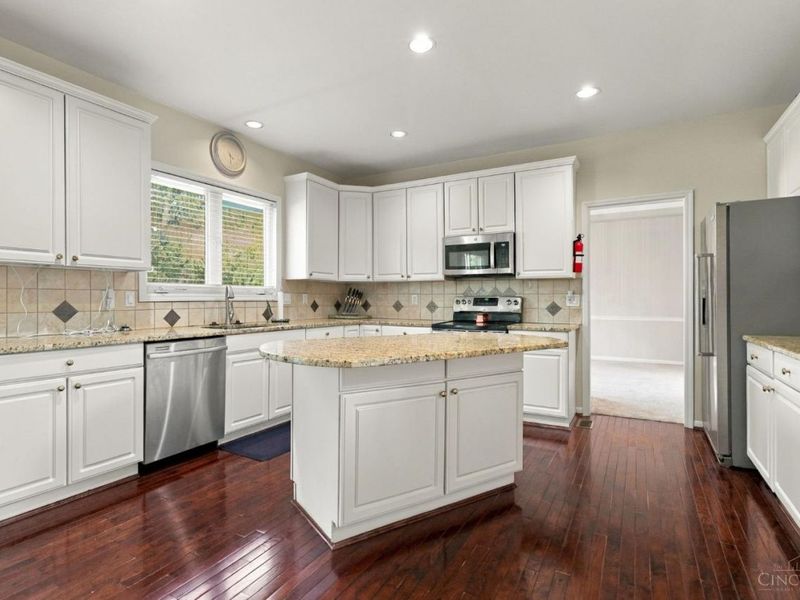 334 Glensford Court, Springdale, OH 45246 Photo 8
