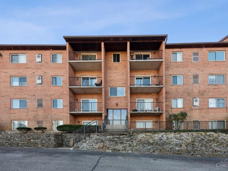 521 W Martin Luther King Drive, Unit A8, Cincinnati, OH 45220 Photo 1