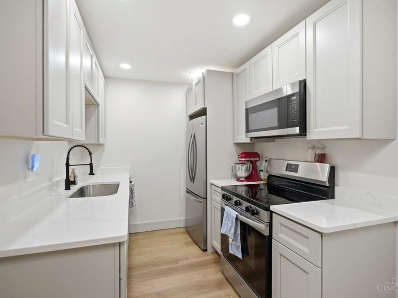 521 W Martin Luther King Drive, Unit A8, Cincinnati, OH 45220 Photo 10