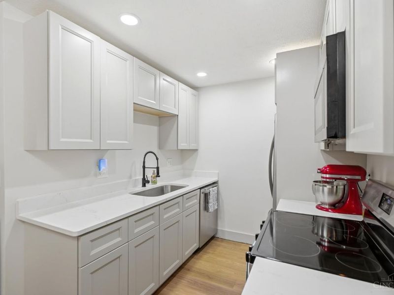 521 W Martin Luther King Drive, Unit A8, Cincinnati, OH 45220 Photo 11