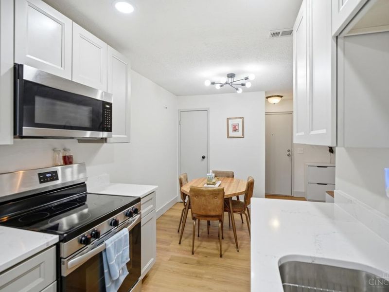 521 W Martin Luther King Drive, Unit A8, Cincinnati, OH 45220 Photo 12