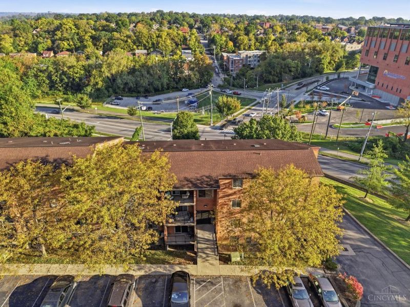 521 W Martin Luther King Drive, Unit A8, Cincinnati, OH 45220 Photo 2